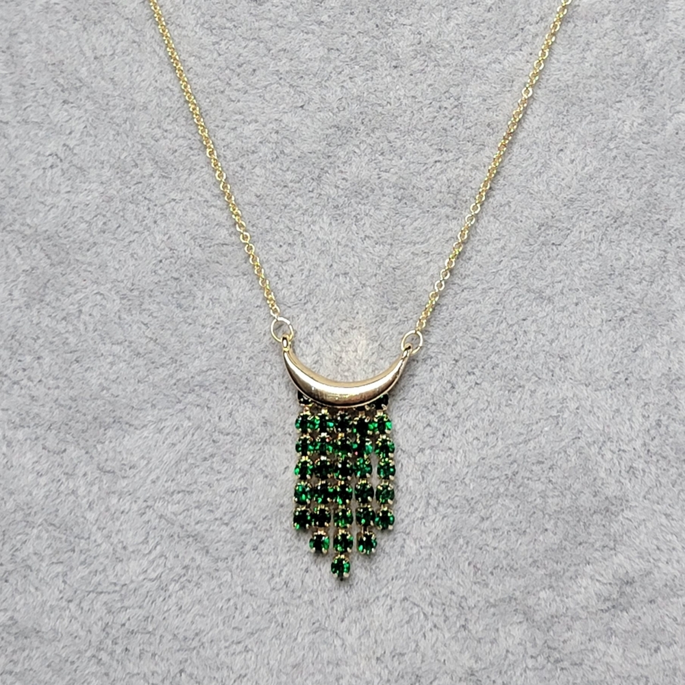 Elegant and Dainty Gold-tone Necklace With Faceted Green Crystals